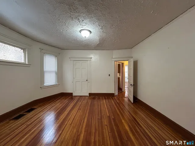 $1,400 | 40 Cabot Street, Hartford, CT 06112