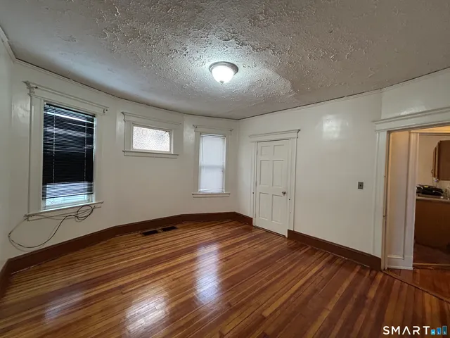 $1,400 | 40 Cabot Street, Hartford, CT 06112