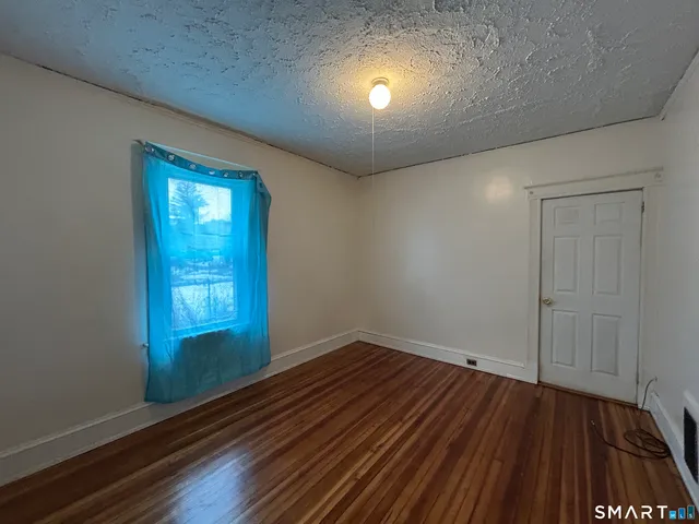 $1,400 | 40 Cabot Street, Hartford, CT 06112