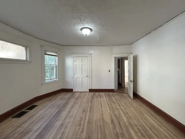 $1,400 | 40 Cabot Street, Hartford, CT 06112