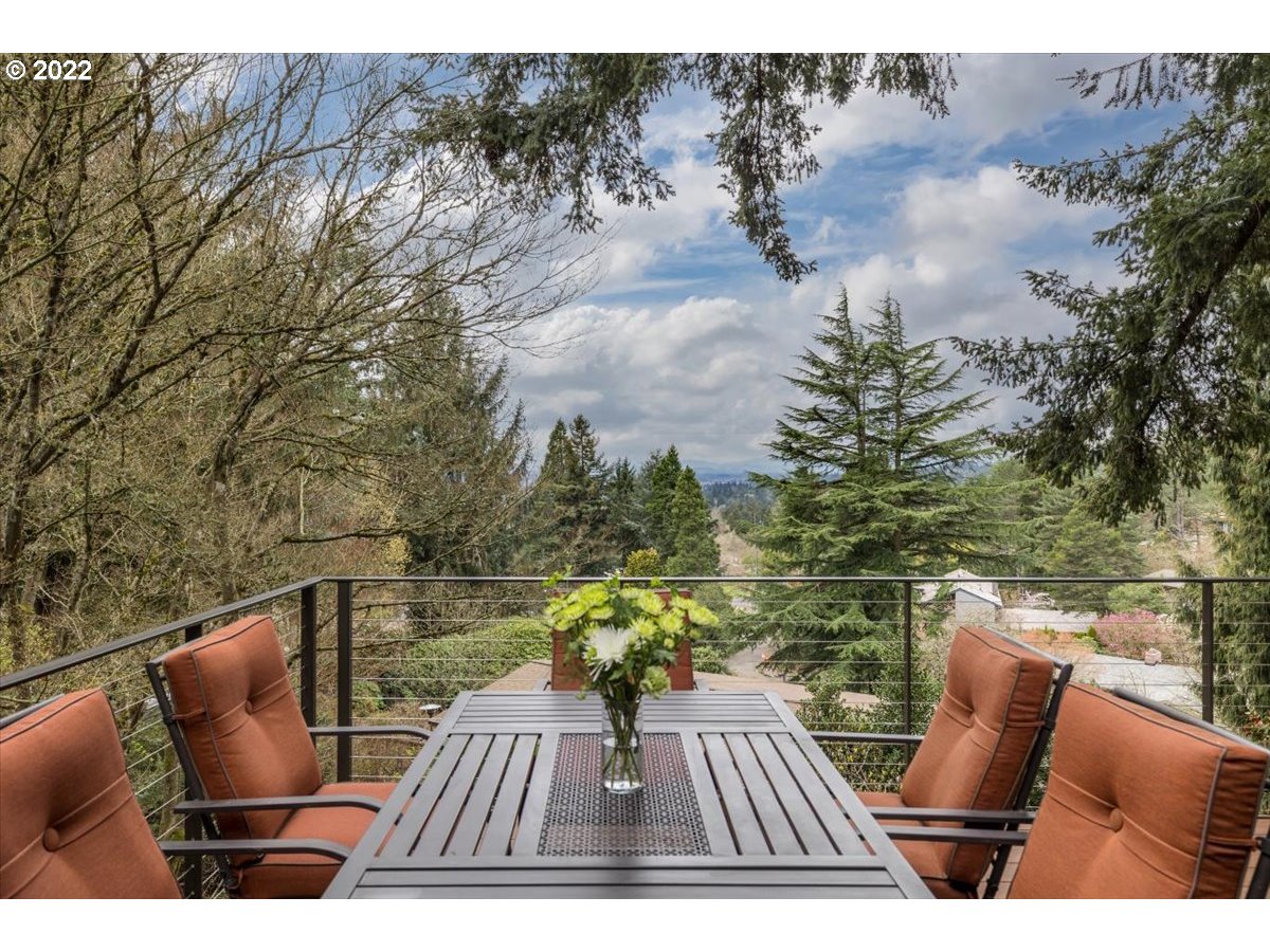 3837 Southwest Dosch Road Portland, OR 97239 - Photo 30 of 32 a view of balcony with seating space