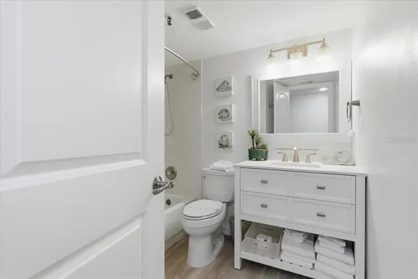$805,000 | 15400 Gulf Boulevard, Unit 501, Madeira Beach, FL 33708