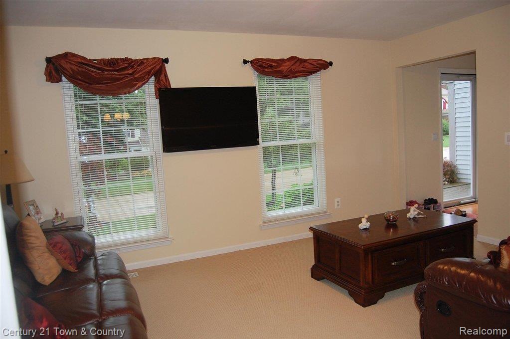 402 Whitney Drive Rochester, MI 48307 - Photo 14 of 25 Living Room 2