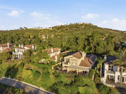 $1,895,000 | 6277 Paseo Privado, Carlsbad, CA 92009