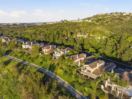 $1,895,000 | 6277 Paseo Privado, Carlsbad, CA 92009