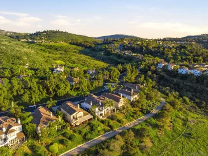 $1,895,000 | 6277 Paseo Privado, Carlsbad, CA 92009