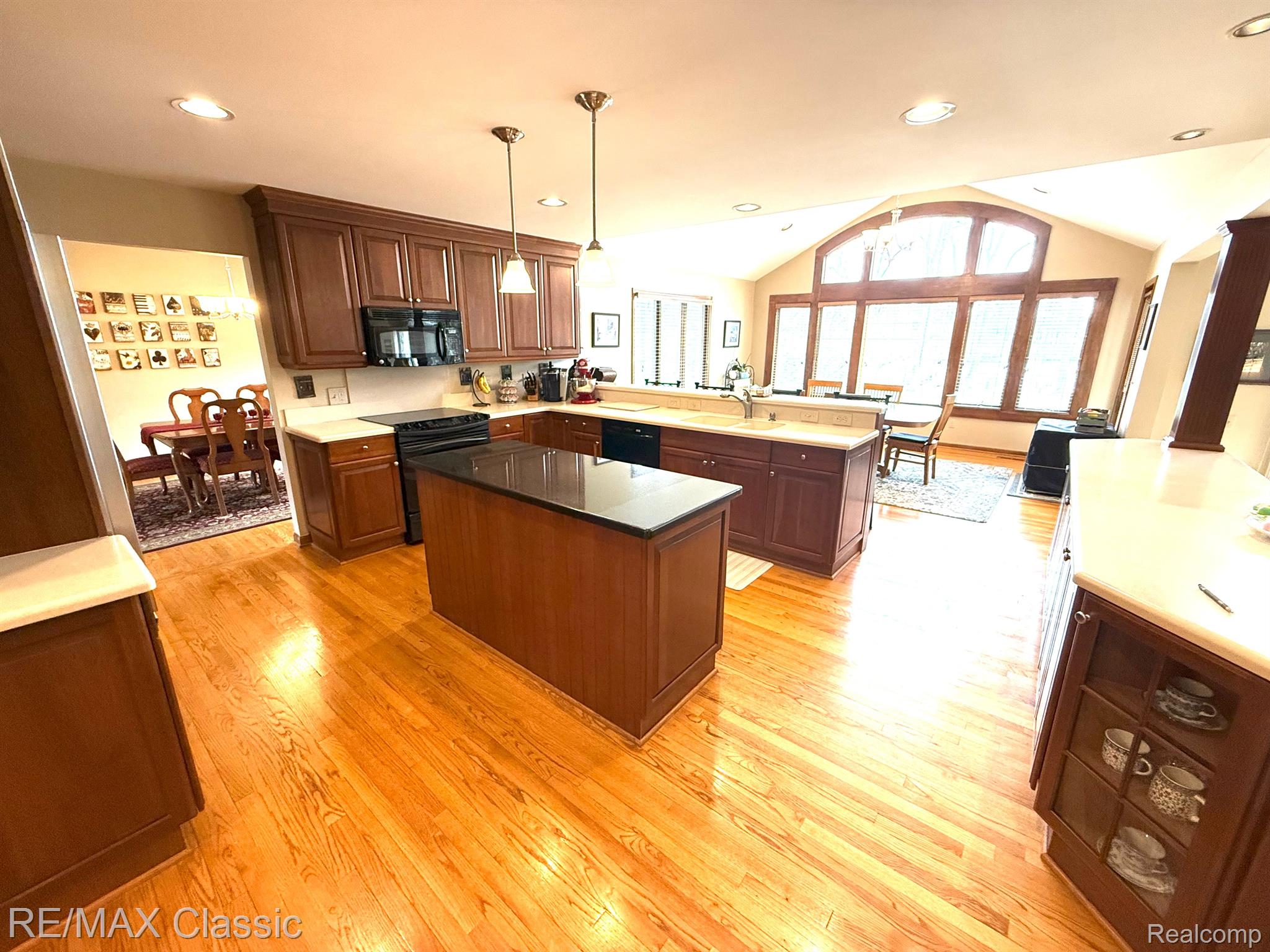 5280 Inverrary Lane Commerce Township, MI 48382 - Photo 7 of 16 2 island kitchen with buffet counter & wet bar