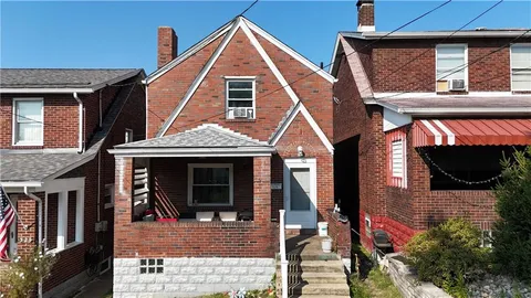 a view of house with street