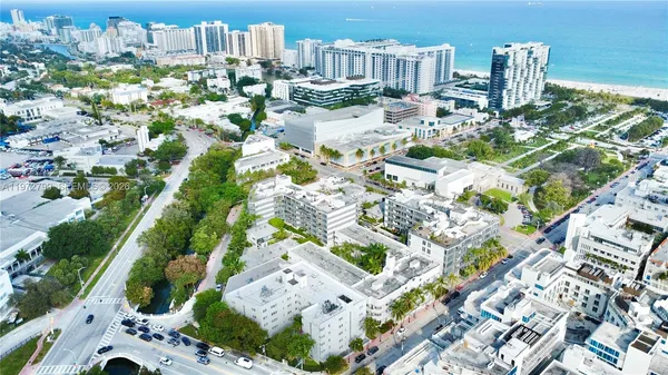 a picture of lake view