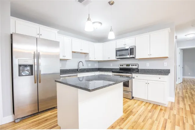 $2,500 | 13 Gray Coach Lane, Unit 1315, Cranston, RI 02921