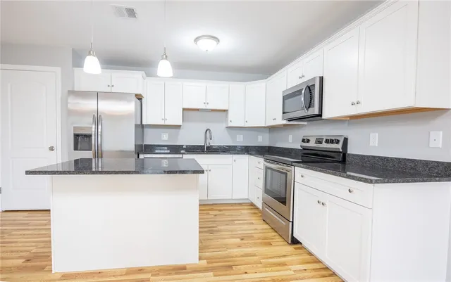 $2,500 | 13 Gray Coach Lane, Unit 1315, Cranston, RI 02921