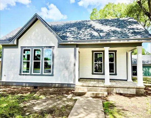 $425,000 | 502 North Upton Avenue, Schulenburg, TX 78956