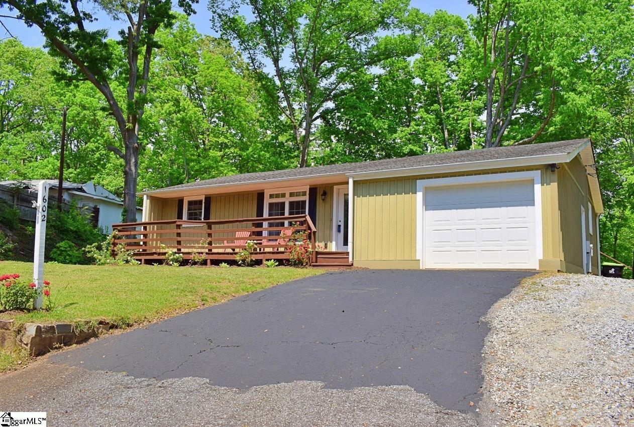 1602 Butter Street Landrum, SC 29356 - Photo 4 of 32 Gallery Image 4