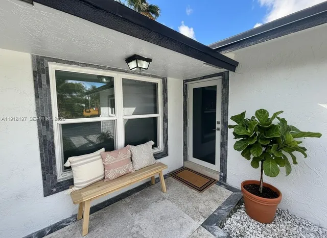 $4,000 | 2900 Southwest 16th Street, Fort Lauderdale, FL 33312