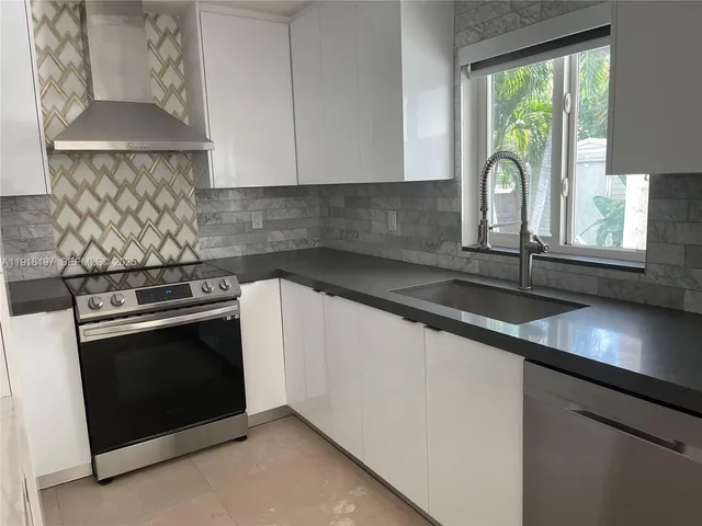 $4,000 | 2900 Southwest 16th Street, Fort Lauderdale, FL 33312