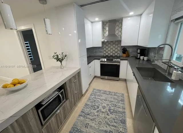 $4,000 | 2900 Southwest 16th Street, Fort Lauderdale, FL 33312