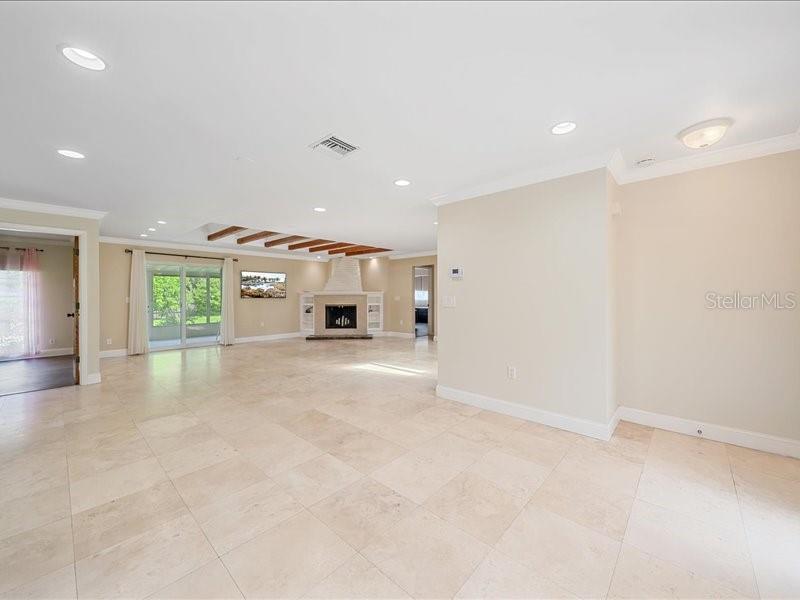 2499 Hillview Street Sarasota, FL 34239 - Photo 5 of 19 Gallery Image 5