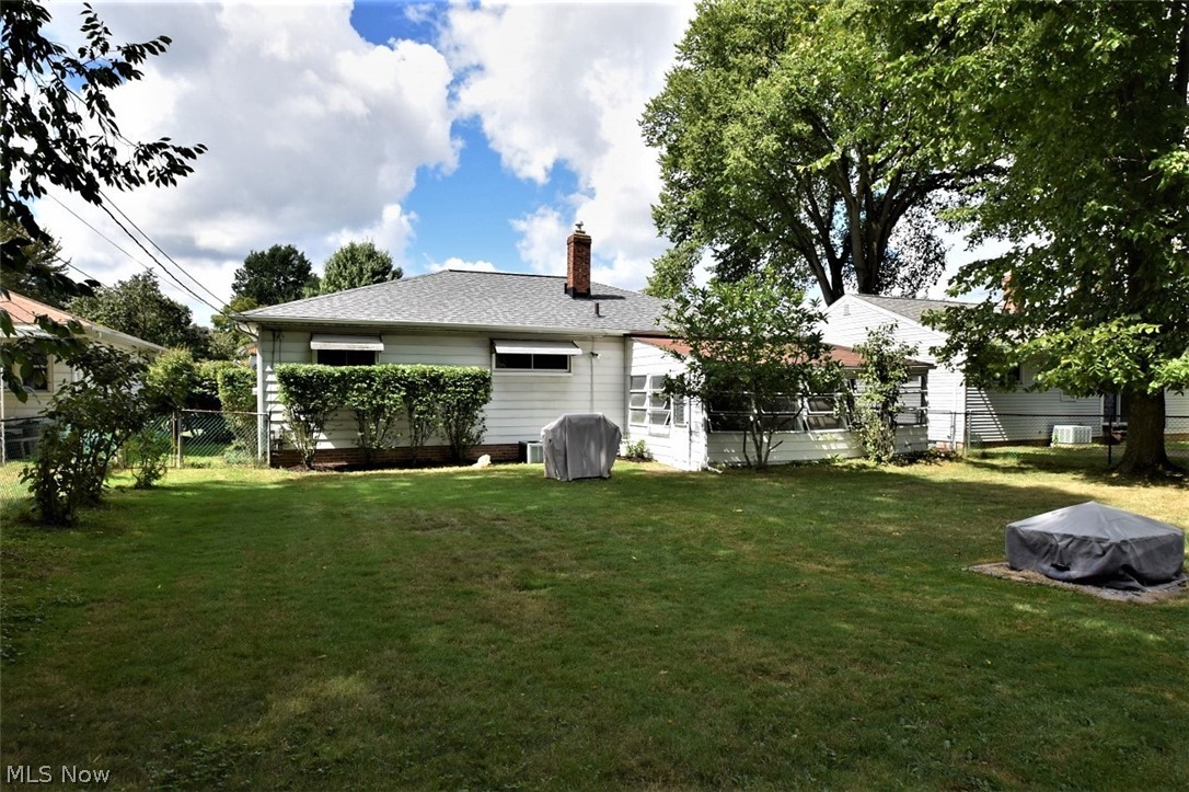 1015 Hanley Road Cleveland, OH 44124 - Photo 29 of 30
