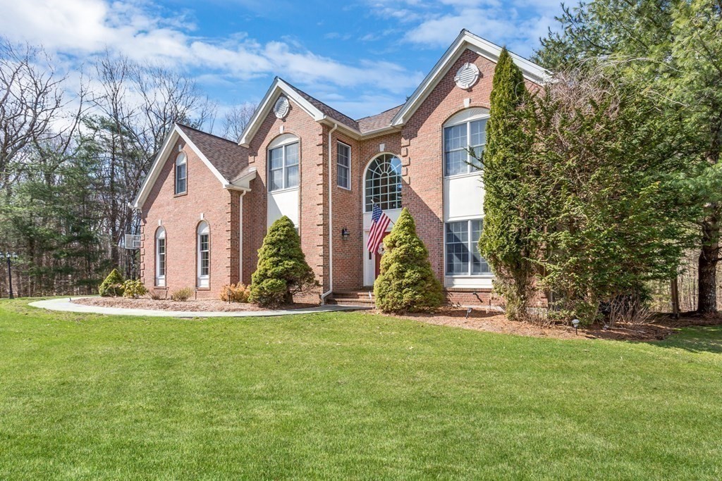 53 Hancock Road Franklin, MA 02038 - Photo 8 of 42 Gallery Image 8