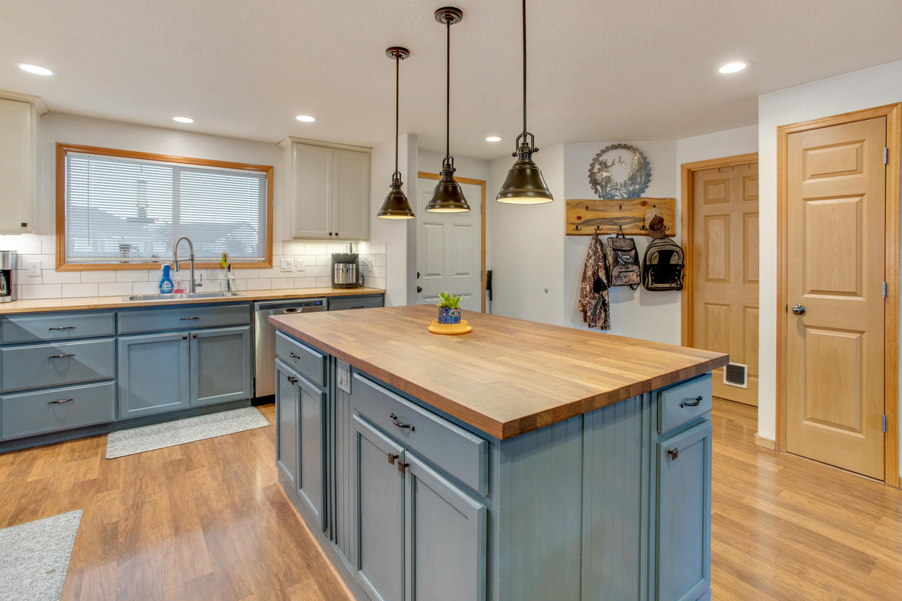 394 Center Ridge Drive Culver, OR 97734 - Photo 7 of 31 mmayphoto-2949-mmayphoto-2955(2)