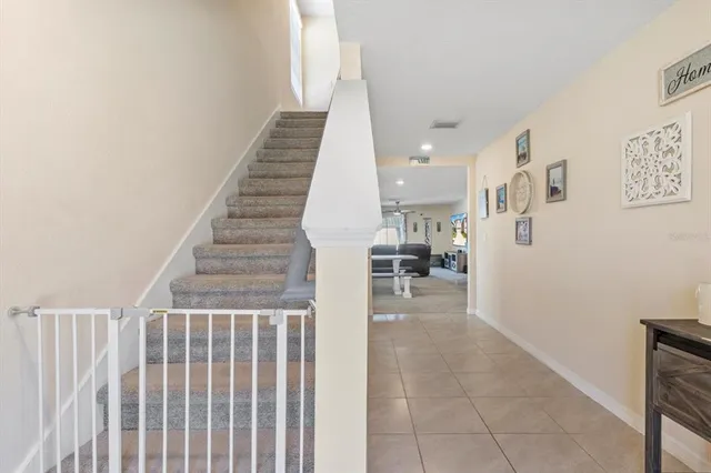 a view of a livingroom with a workspace