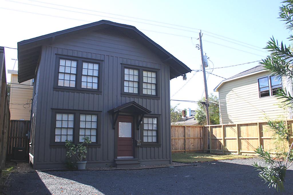 Charming freestanding home behind main house on Kipling​​‌​​​​‌​​‌‌​‌‌​​‌​​​​‌​​​‌‌​‌‌‌ St.