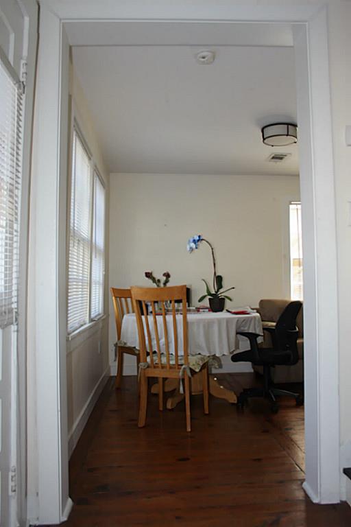 1609 1/2 Kipling Street Houston, TX 77006 - Photo 4 of 11 The living room is large enough for a dining table as well.