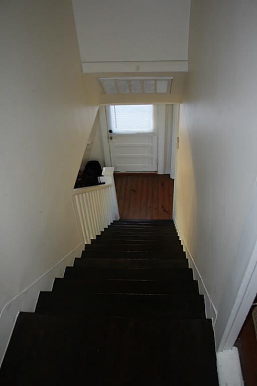 1609 1/2 Kipling Street Houston, TX 77006 - Photo 7 of 11 A view of the front door from the upstairs landing.