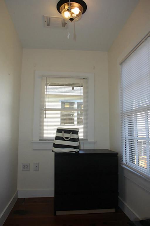 1609 1/2 Kipling Street Houston, TX 77006 - Photo 10 of 11 The 4x10 SF extra room can be utilized as office space or even a large closet area.