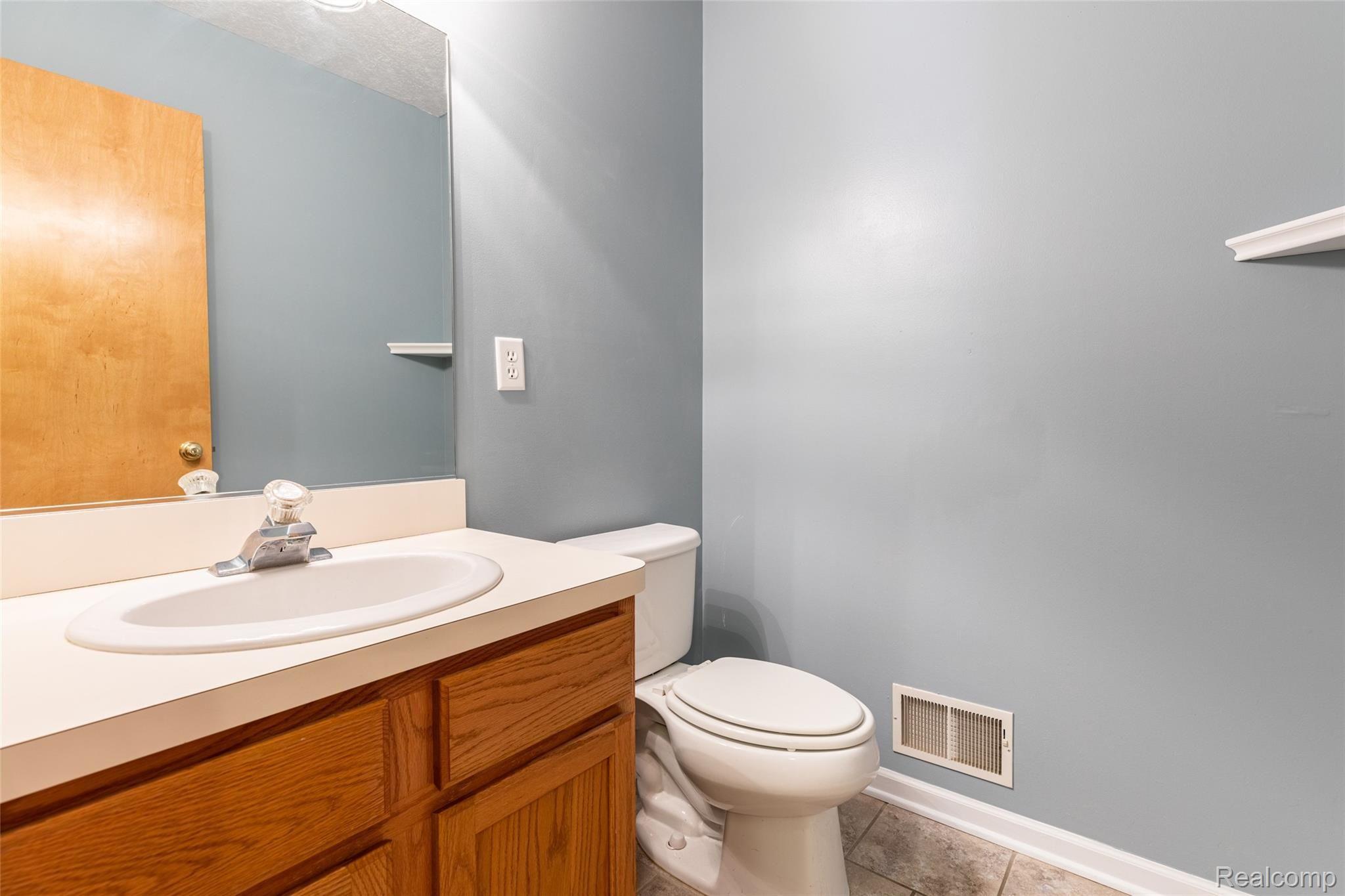 1095 Oakcrest Road Howell, MI 48843 - Photo 16 of 40 25.Bathroom