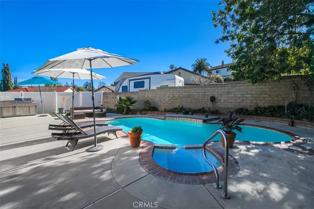 $969,000 | 832 West Ballina Court, Newbury Park, CA 91320