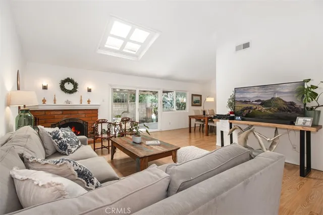 $969,000 | 832 West Ballina Court, Newbury Park, CA 91320