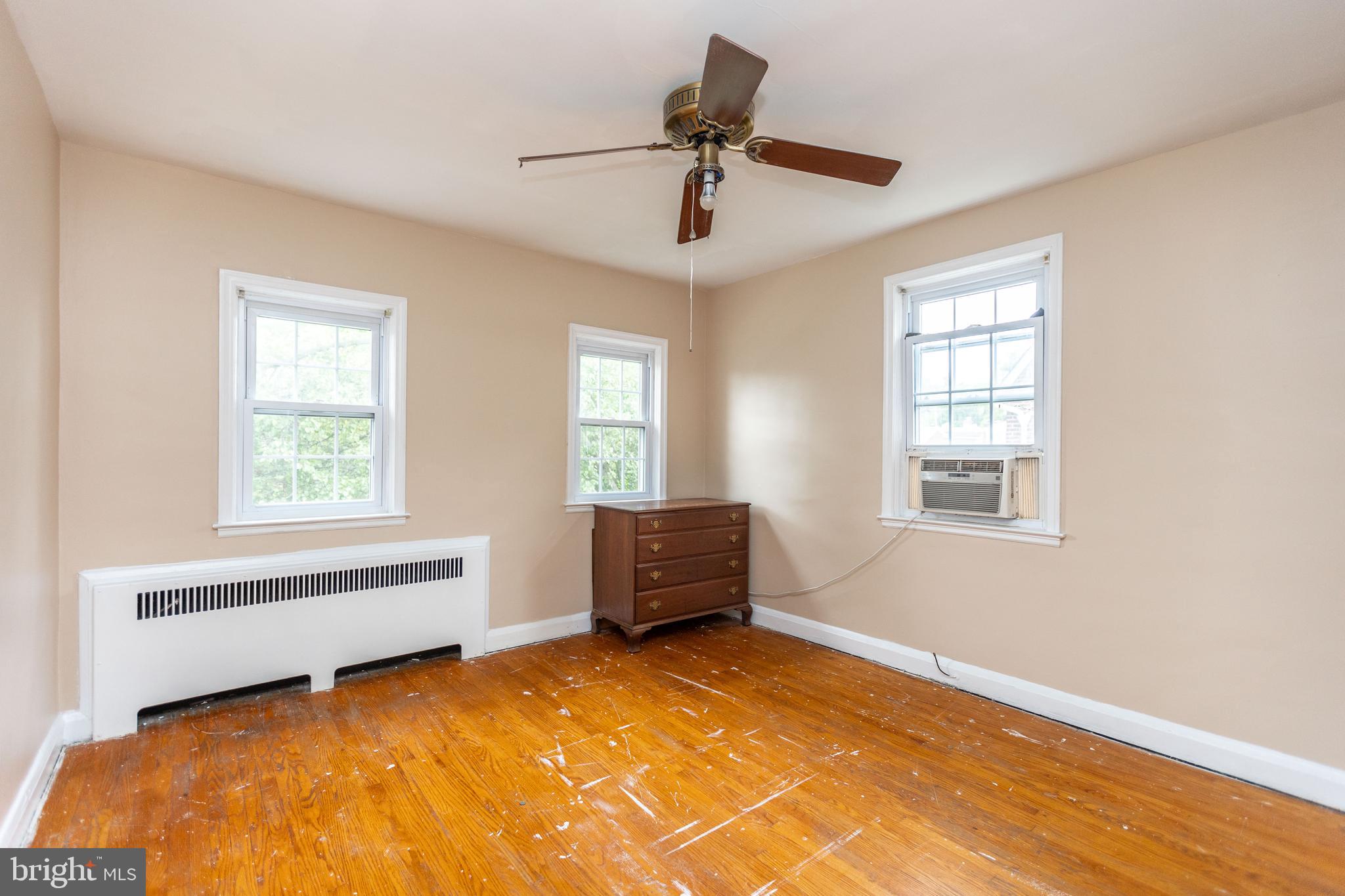 4649 Harcourt Road Baltimore, MD 21214 - Photo 18 of 28 Bedroom 1
