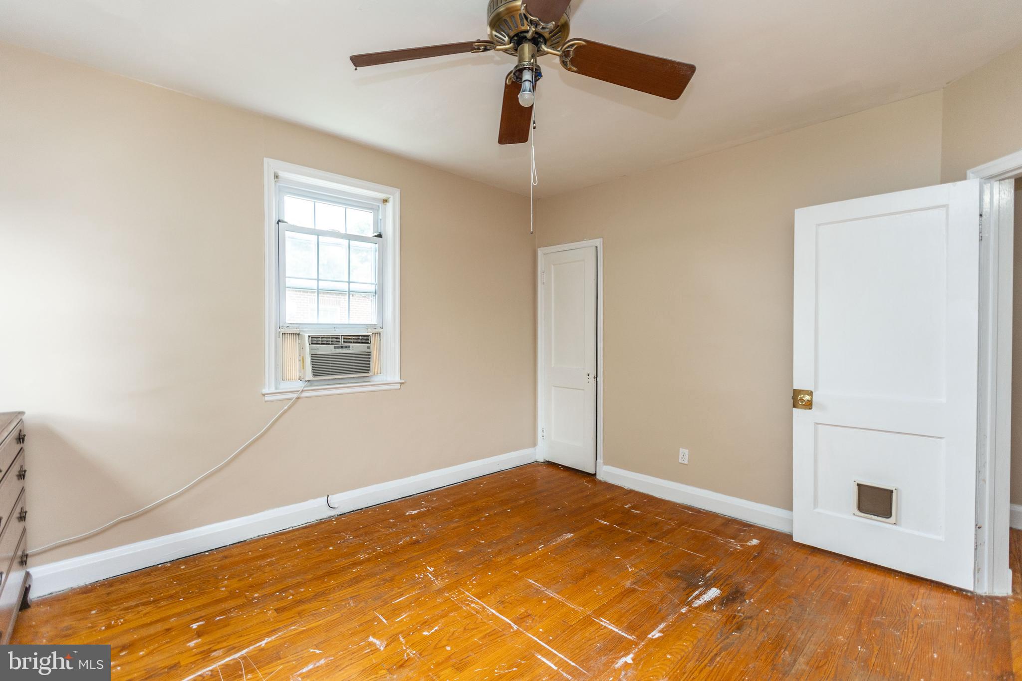 4649 Harcourt Road Baltimore, MD 21214 - Photo 21 of 28 Bedroom 1