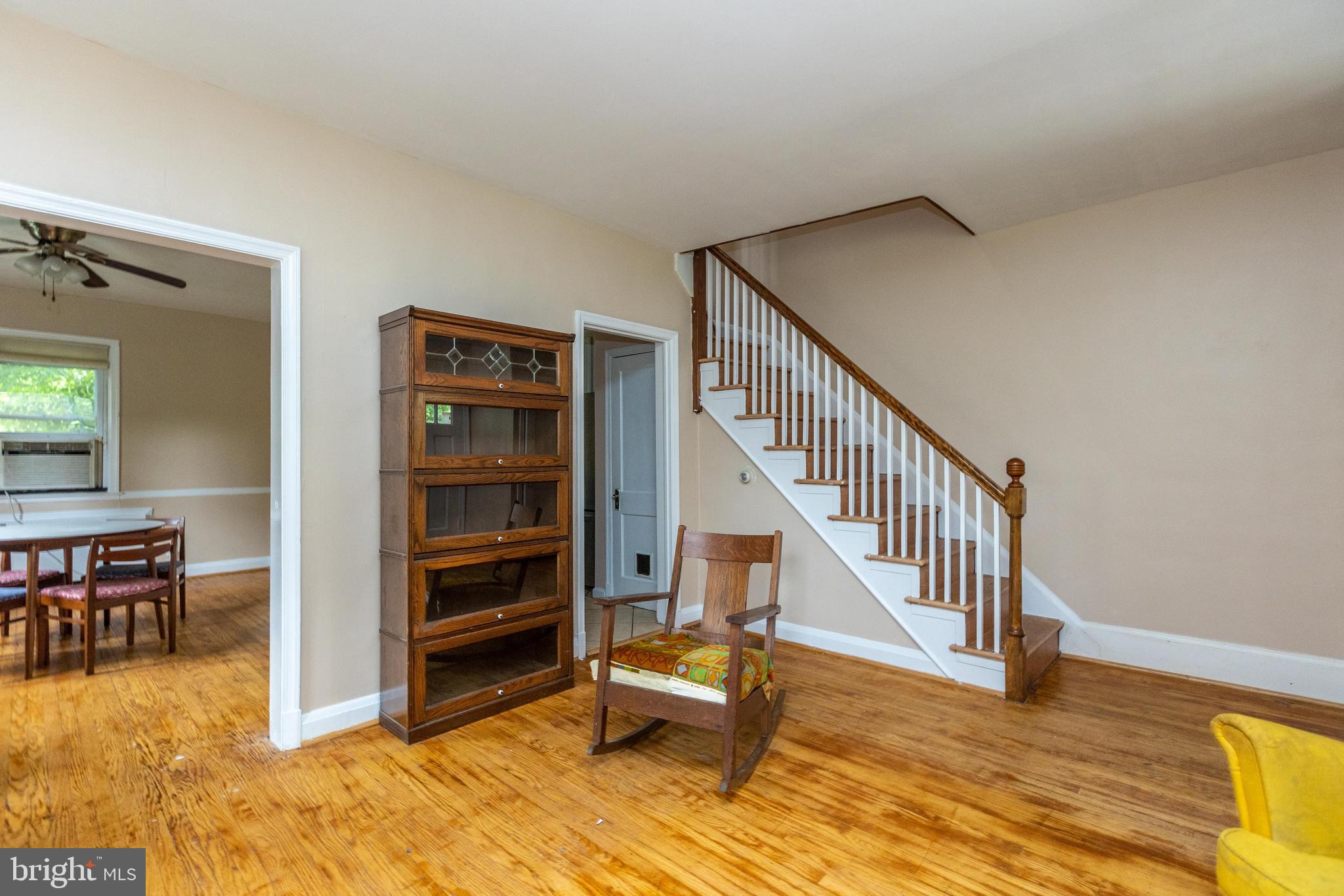 4649 Harcourt Road Baltimore, MD 21214 - Photo 5 of 28 Living room