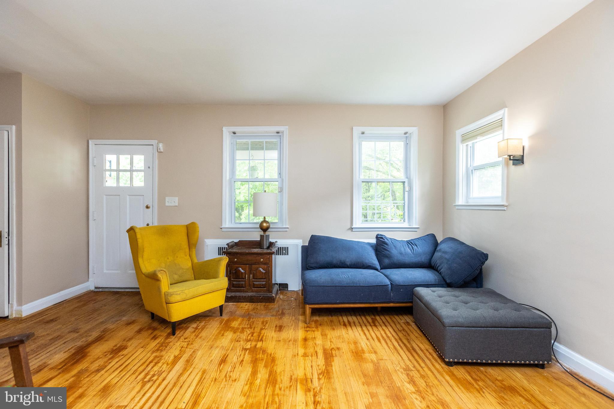 4649 Harcourt Road Baltimore, MD 21214 - Photo 7 of 28 Living room