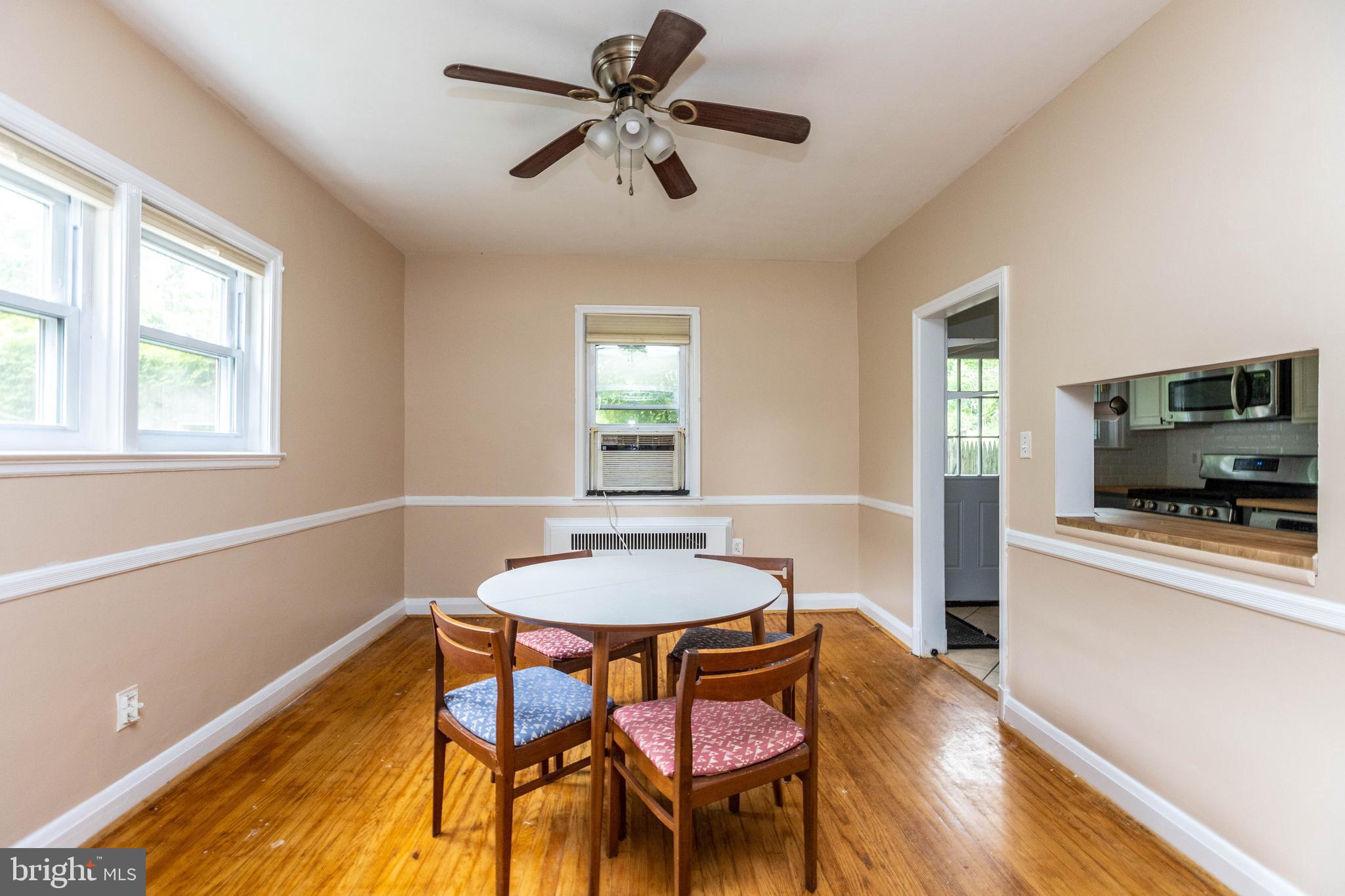 4649 Harcourt Road Baltimore, MD 21214 - Photo 8 of 28 Dining room