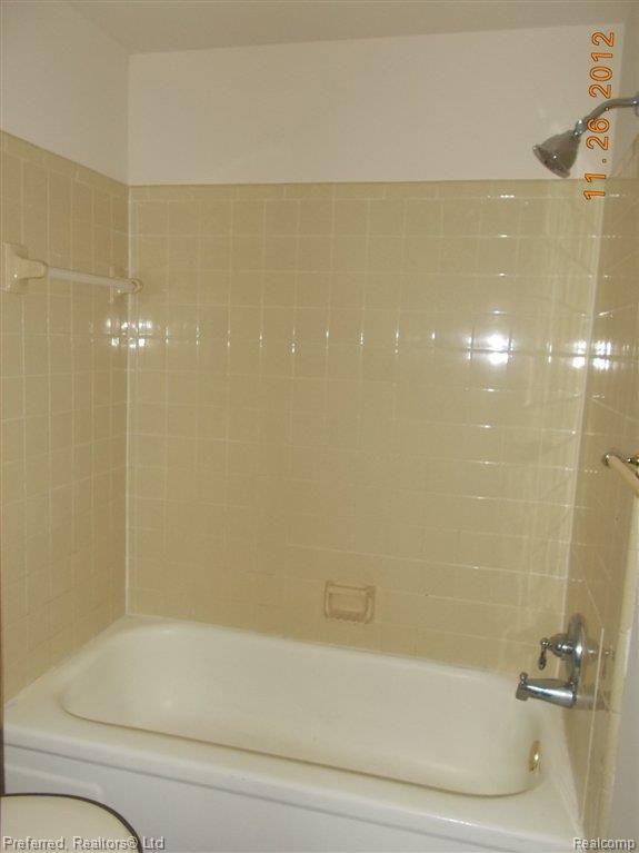 44025 Warren Road Canton, MI 48187 - Photo 17 of 24 Bath Up