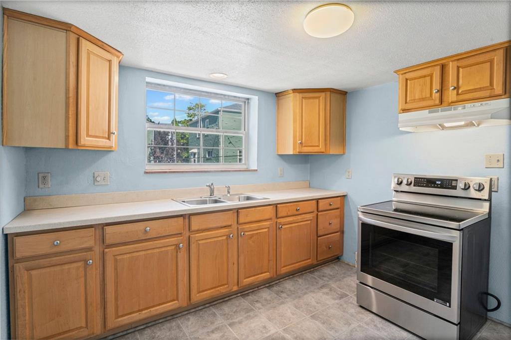 108 Raleigh Court Pittsburgh, PA 15237 - Photo 11 of 40 Kitchen with plenty of storage!