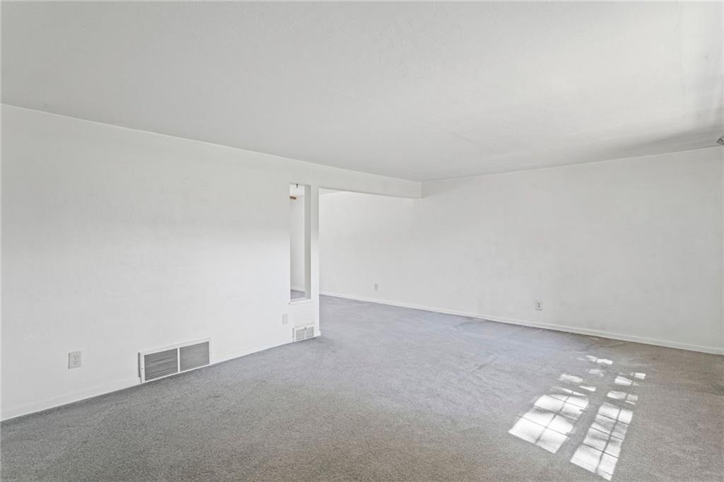 108 Raleigh Court Pittsburgh, PA 15237 - Photo 6 of 40 Light & bright living room