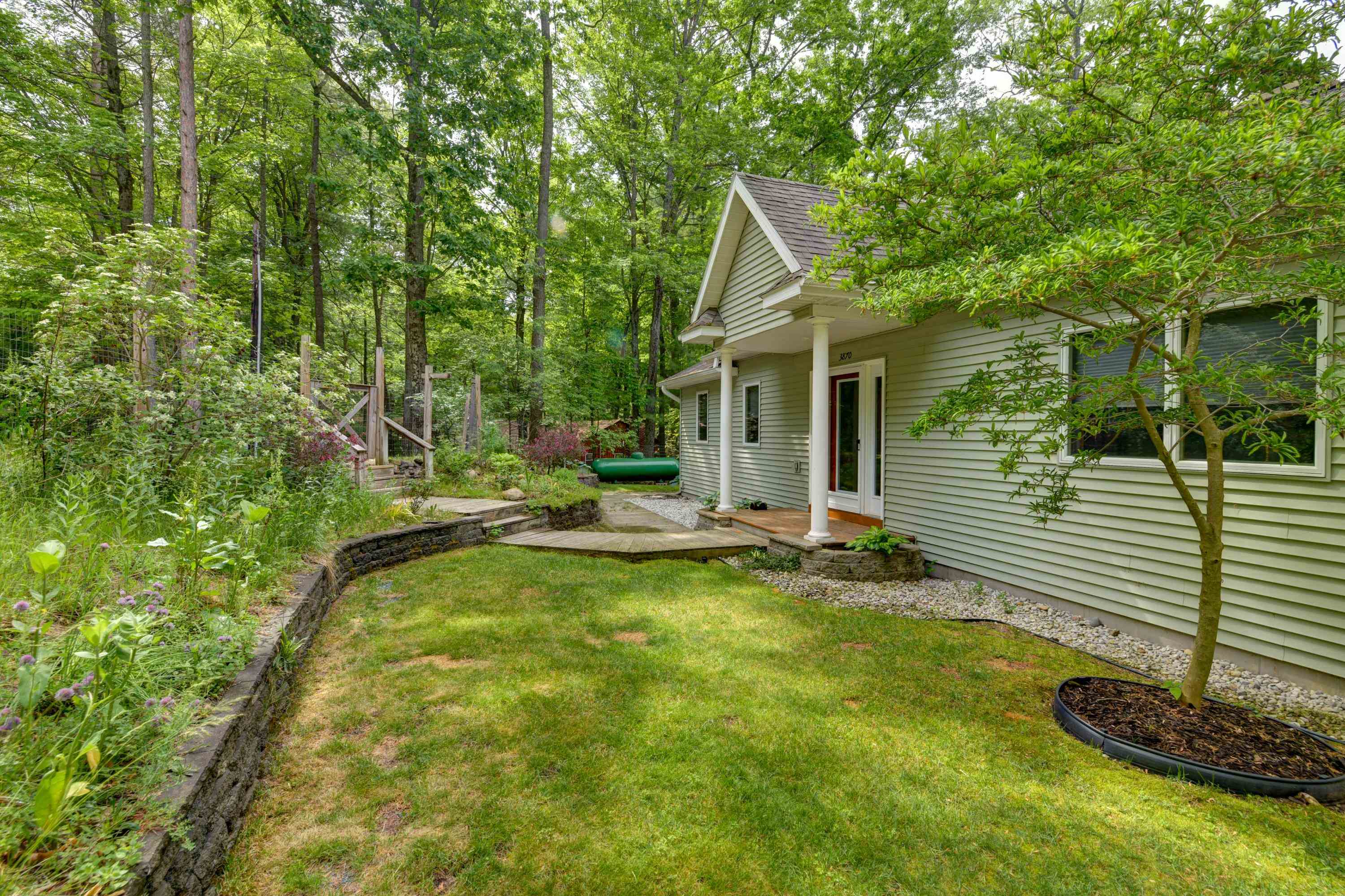 3870 Harolds Road Traverse City, MI 49696 - Photo 6 of 44