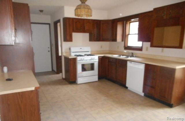 3565 Gregory Road Lake Orion, MI 48359 - Photo 10 of 39 DSCN3344.jpg