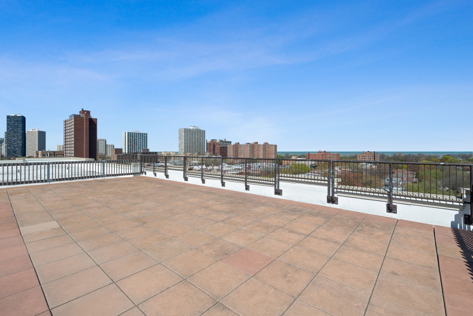 4848 North Sheridan Road, Unit 809 Chicago, IL 60640 - Photo 25 of 45 a view of roof with city view