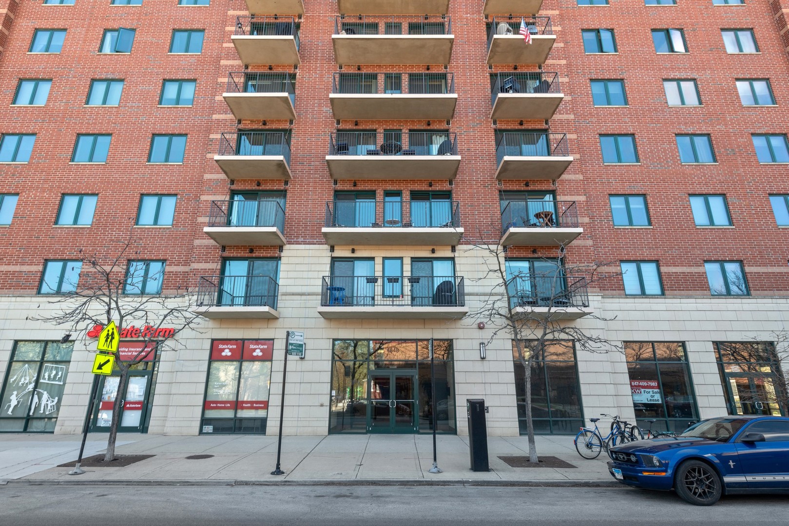 4848 North Sheridan Road, Unit 809 Chicago, IL 60640 - Photo 27 of 45 a front view of a building with a parking area