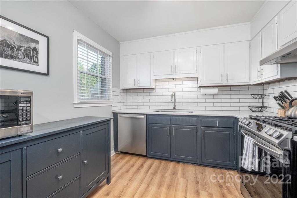 8346 Knights Bridge Road Charlotte, NC 28210 - Photo 4 of 29 a kitchen with cabinets a window and appliances