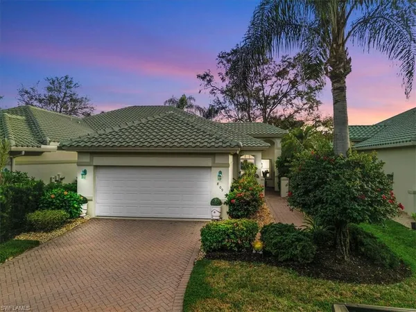 $590,000 | 809 Vistana Circle, Unit 27, Naples, FL 34119