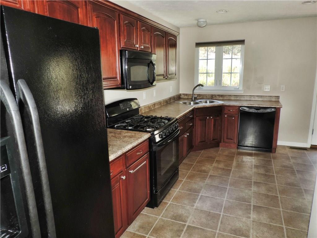 224 Maple Ridge Drive Canonsburg, PA 15317 - Photo 5 of 23 Gallery Image 5