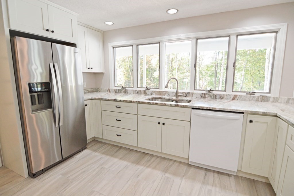 33 Pleasant View Road Wilbraham, MA 01095 - Photo 7 of 40 Gallery Image 7
