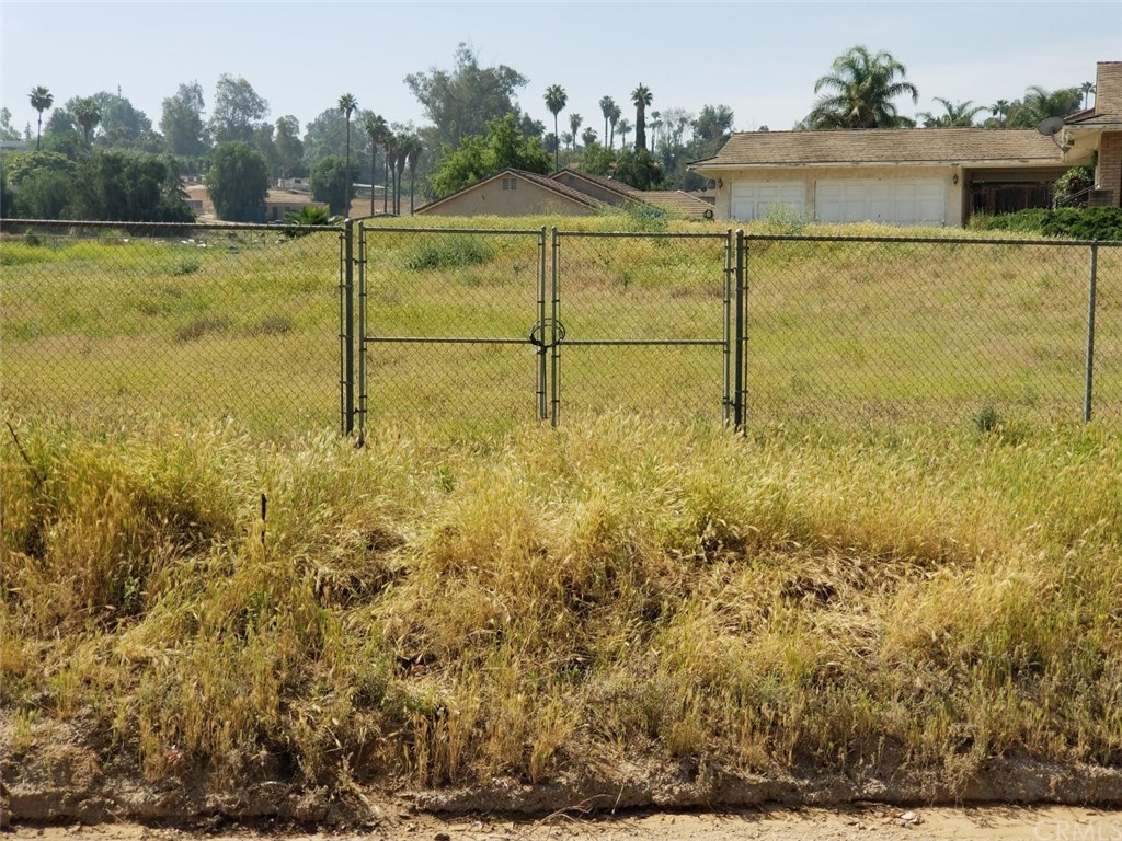 8484 Hermosa Drive Riverside, CA 92504 - Photo 4 of 6