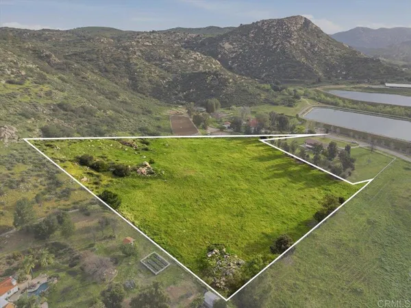 a view of a tennis court